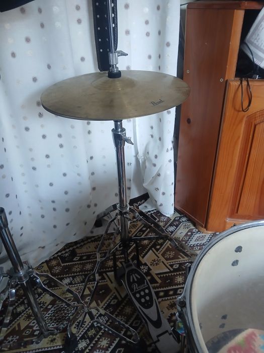 Vând set Pearl Roadshow, bețe plus scaun si bonus un pupitru de note