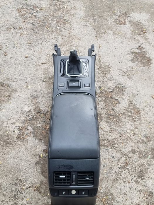 Подлокотник тонэль на Subaru Outback BS