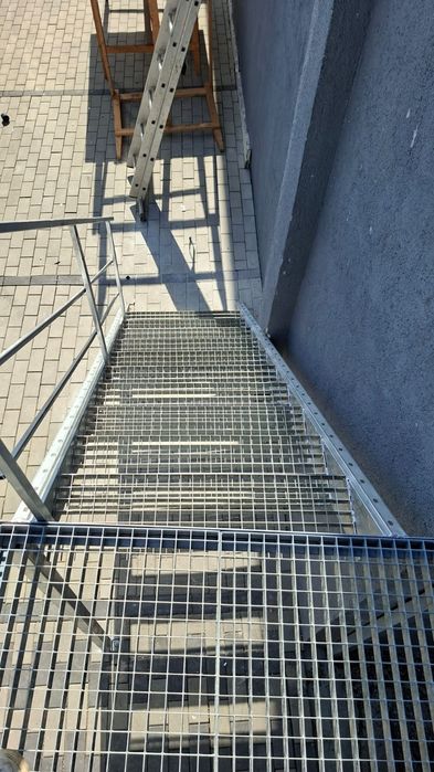 Scari zincate exterior facem modele diferite