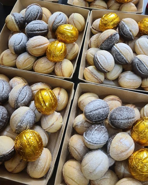 Орешки, самса, вафли трубочки