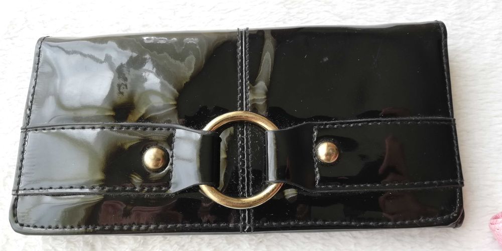 Лот 8 неща - портмонета, гривни и други