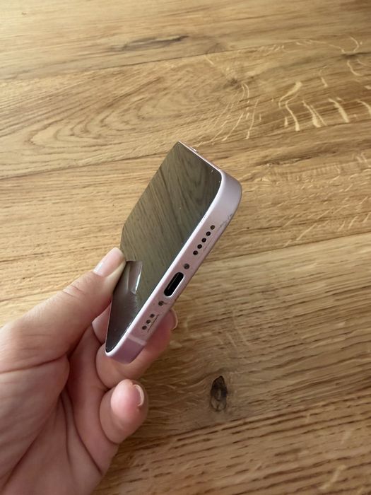 iPhone 15 Pink – Перфектно състояние + ПОДАРЪК 3 кейса