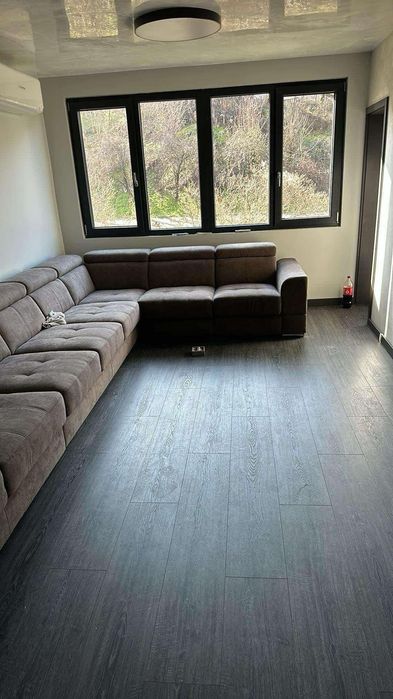 Продава се чисто нов диван,не използван !