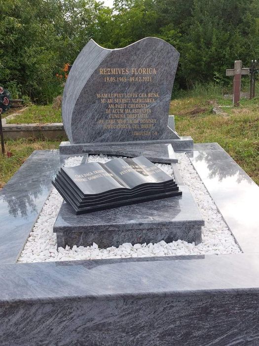 Vând cruci cavouri cripte borduri