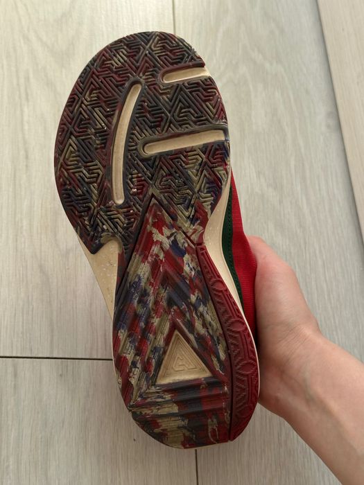 Кроссовки NIKE 15 тыс тенге