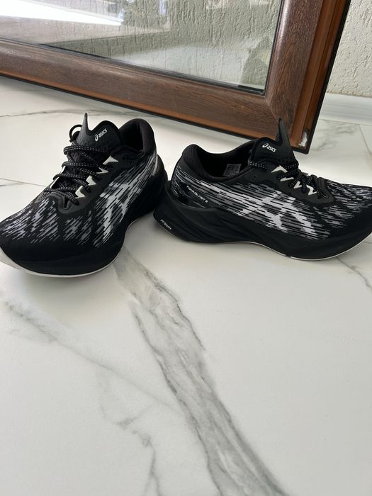 Маратонки Asics novablast 3