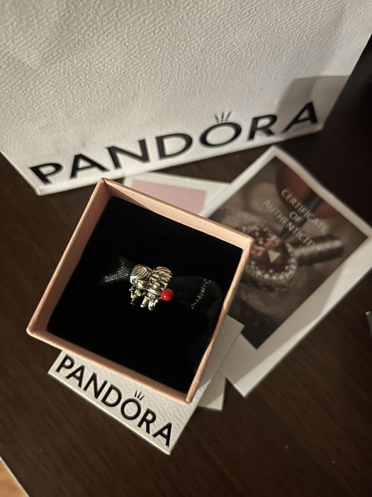 Оригинални бижута от Pandora и Swarovski