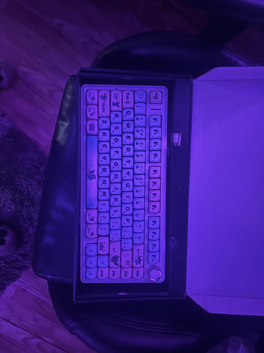 продам клавиатуру Aula f75