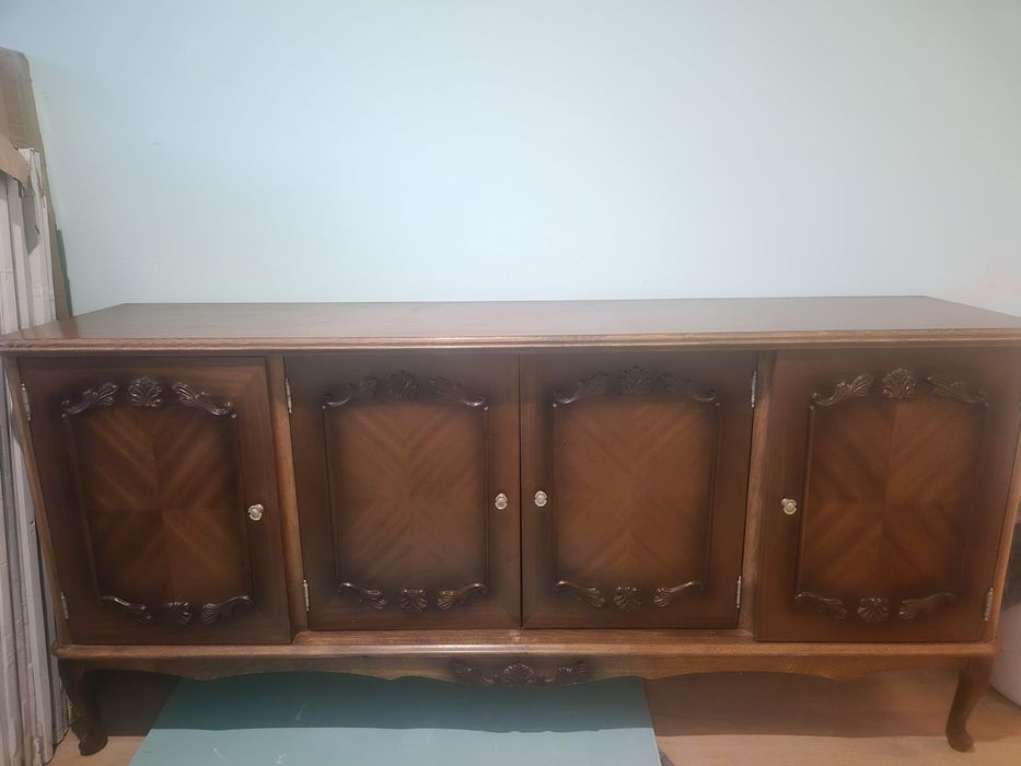 Класически мебели от дървен материал