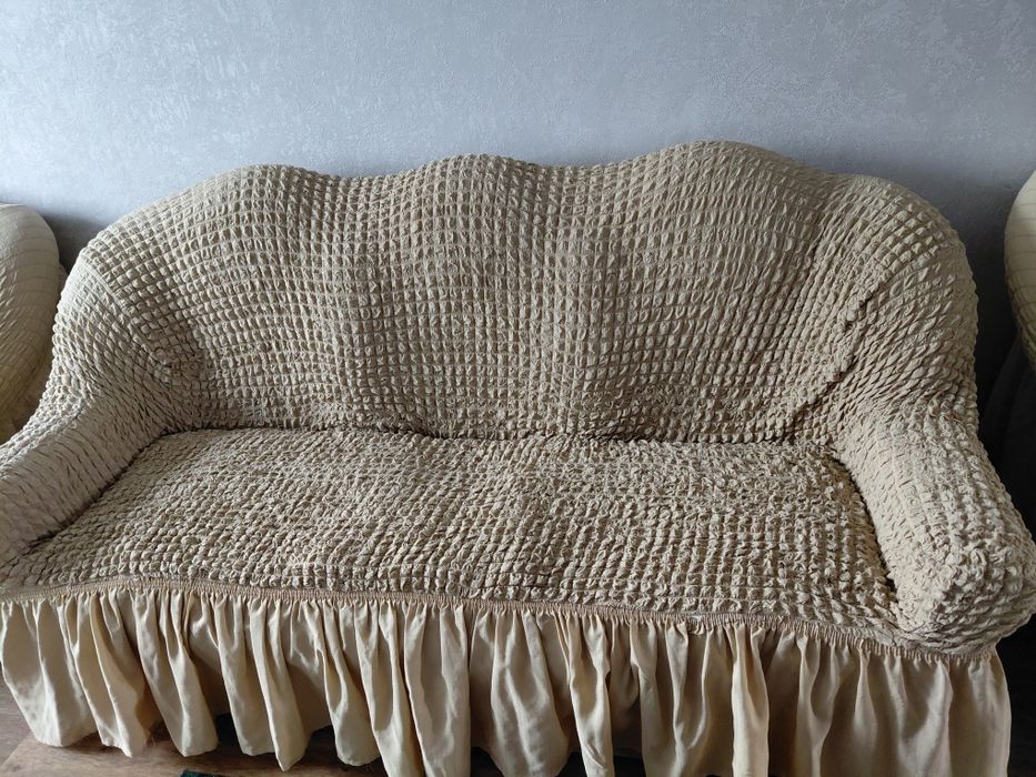 Диван с двумя креслами