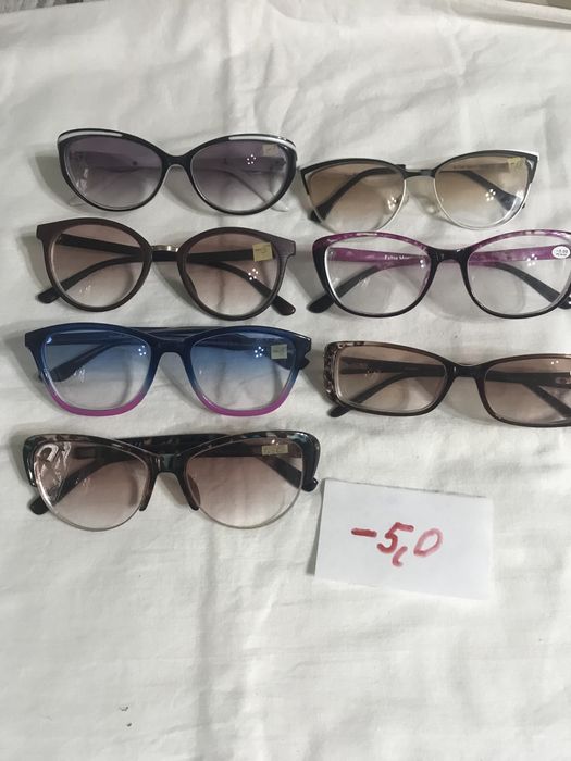 Тонометры, очки минусовые, наколенник.