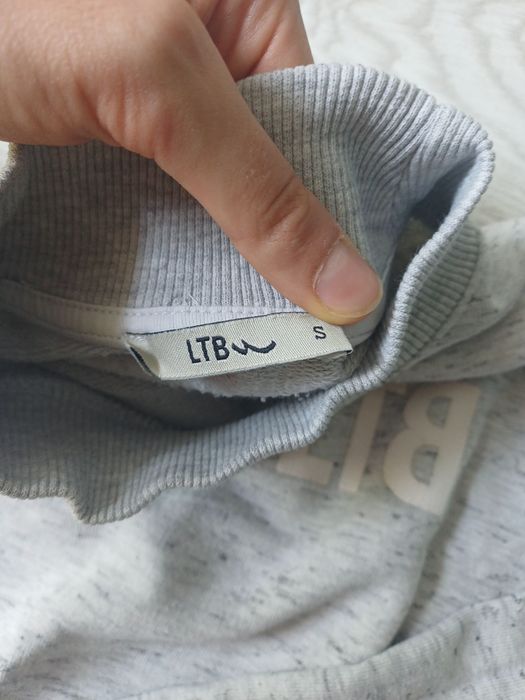 Продавам блуза за момиче