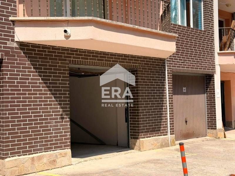Двустаен обзаведен апартамент с гараж и морска панорама за продажба в