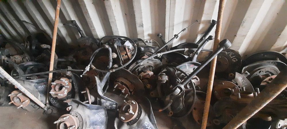 Ступицы, поворотные кулаки.