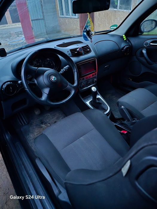 Vând Alfa Romeo 147