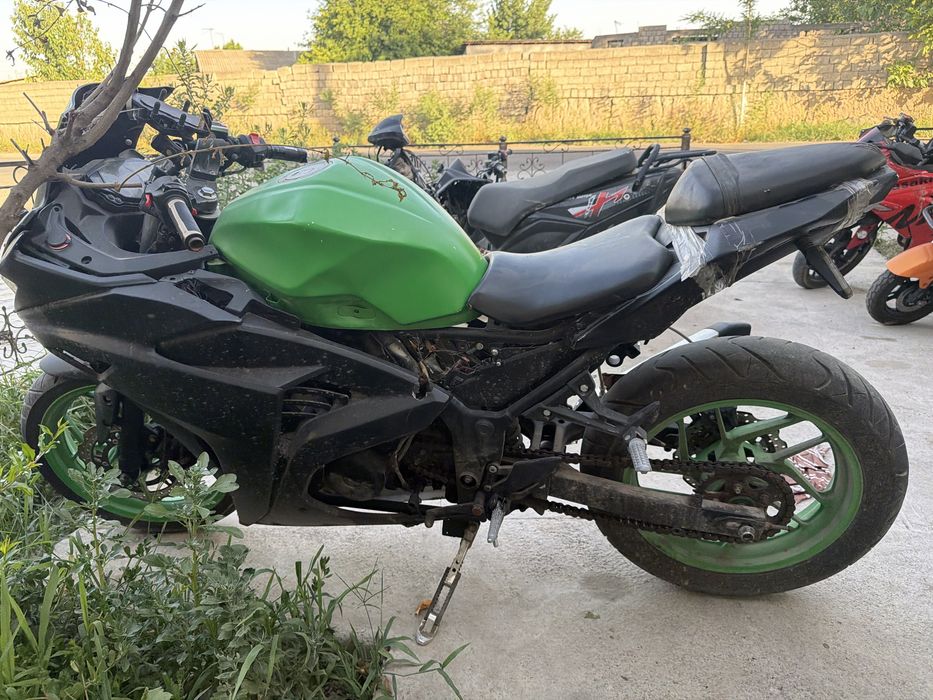 Yamaha r3  sportbike