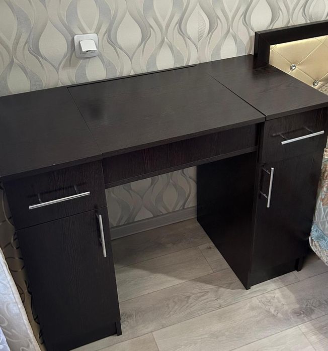 Продам туалетный столик