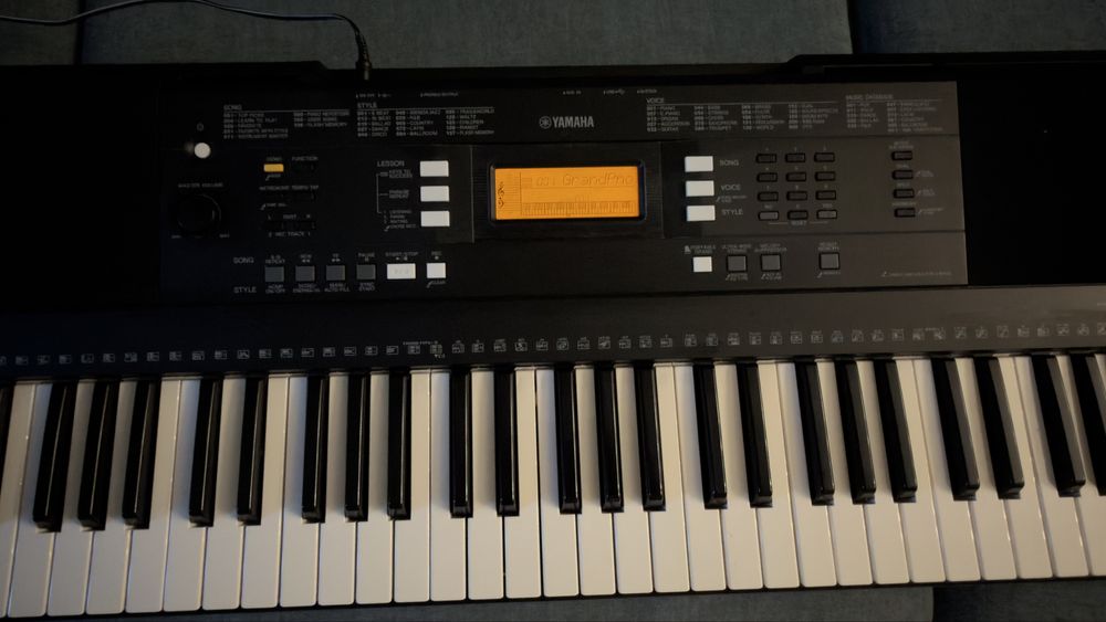 синтезатор Yamaha PSR-E343.