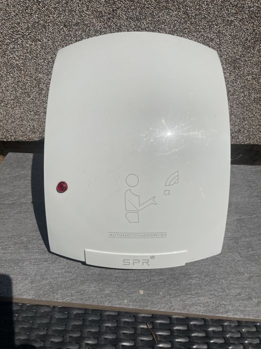 Uscator maini electric