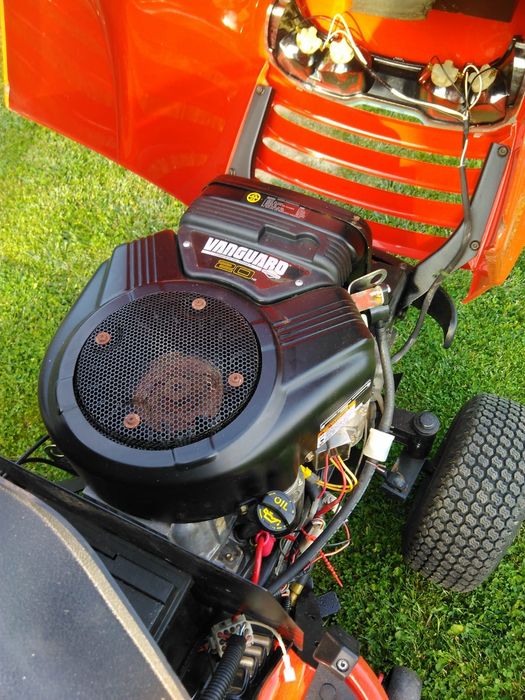 Tractoras tuns gazon