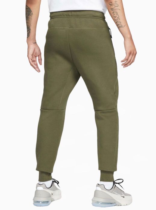 Vand Pantaloni Nike Sportswear Tech Fleece noi cu eticheta,  XXL!