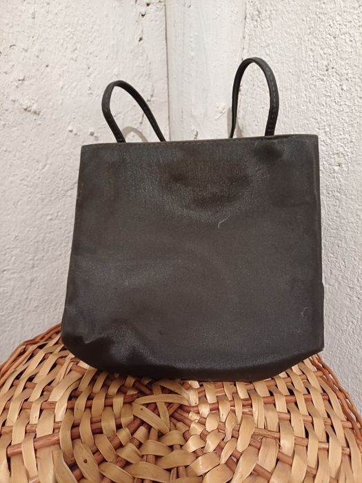 Дамски чанти и ръчно изработени битови торбички.