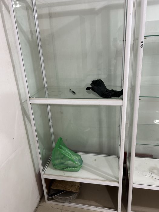 Витринные полки, стеклянный шкаф