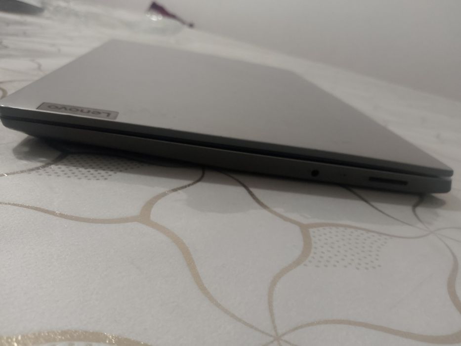 Lenovo Noutbuk sotiladi