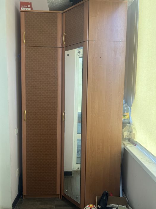 Продам шкаф угловой и комод