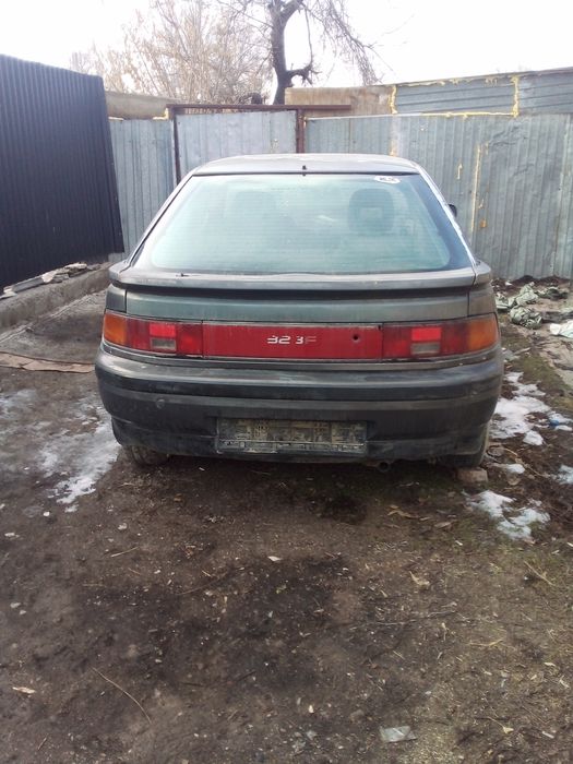 Продам машину мазда 323