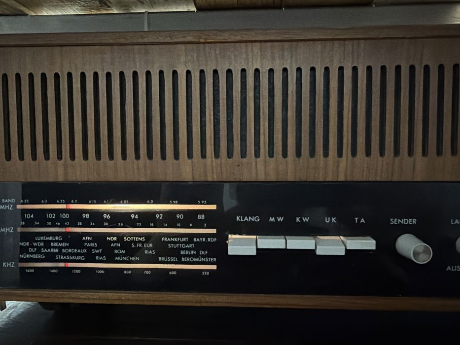 Radio pe lampi Intel