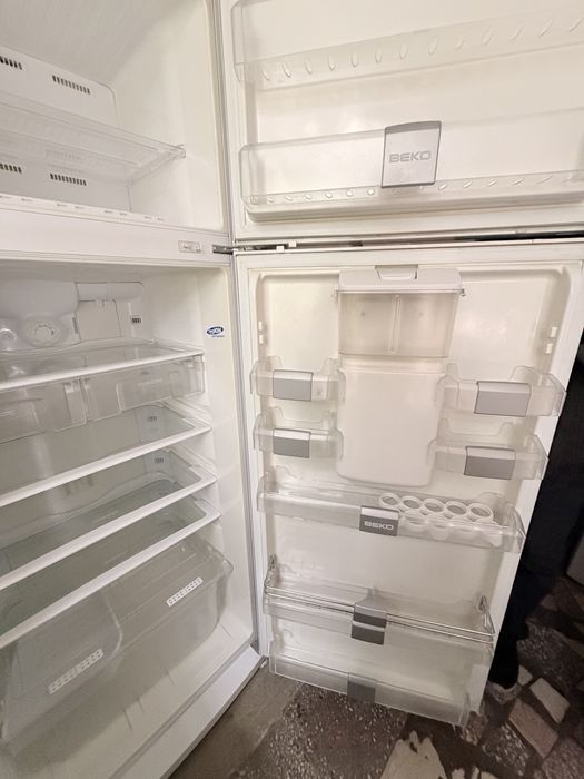 Frigider Beko cu dispersor apa