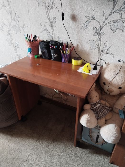 Продам подростковую кровать и стол