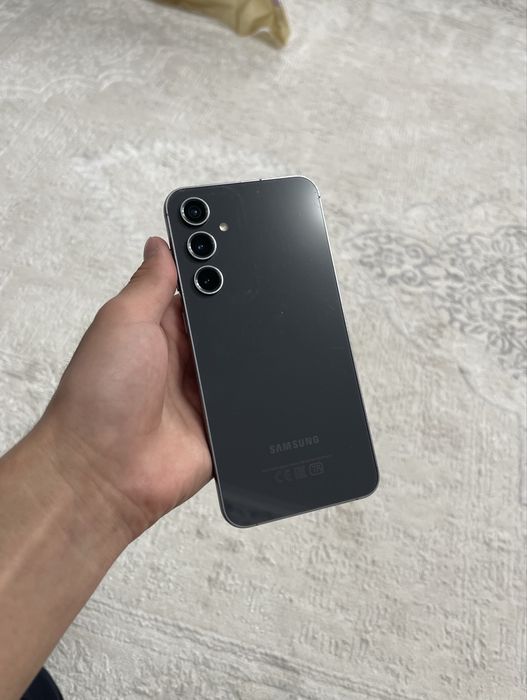 Samsung S23 FE, в отличном состоянии.