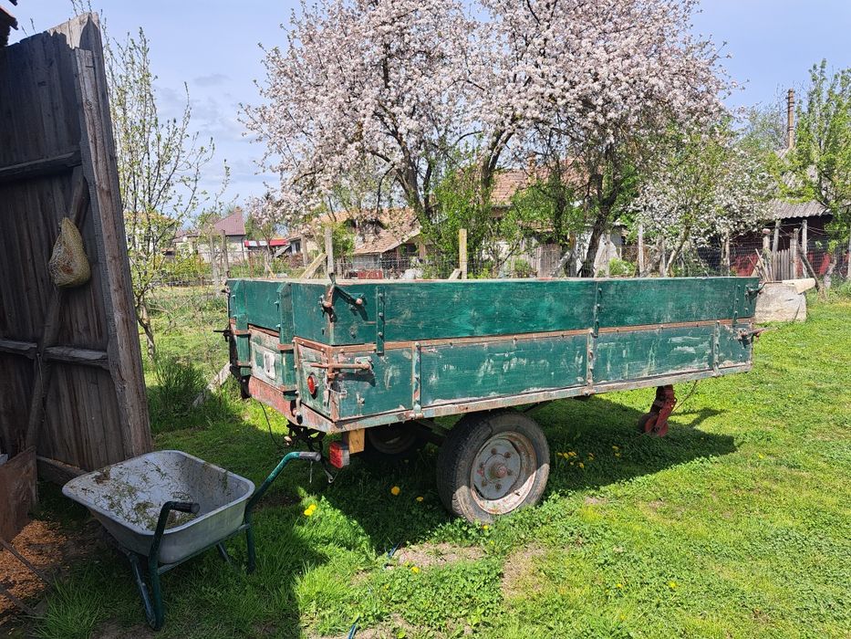 Tractor cu utilaje