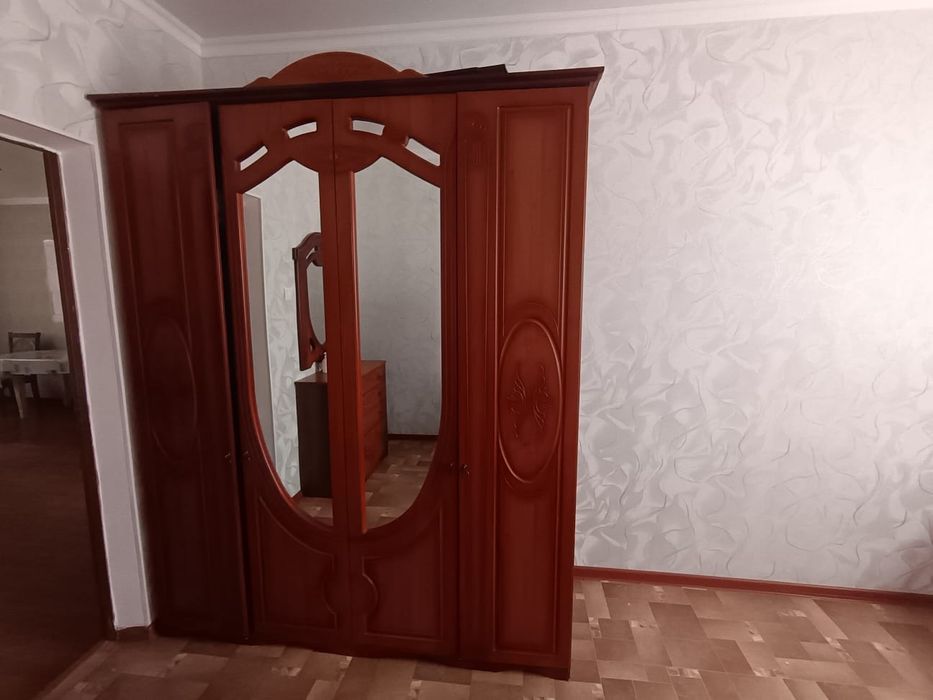 Мебель спальный стол