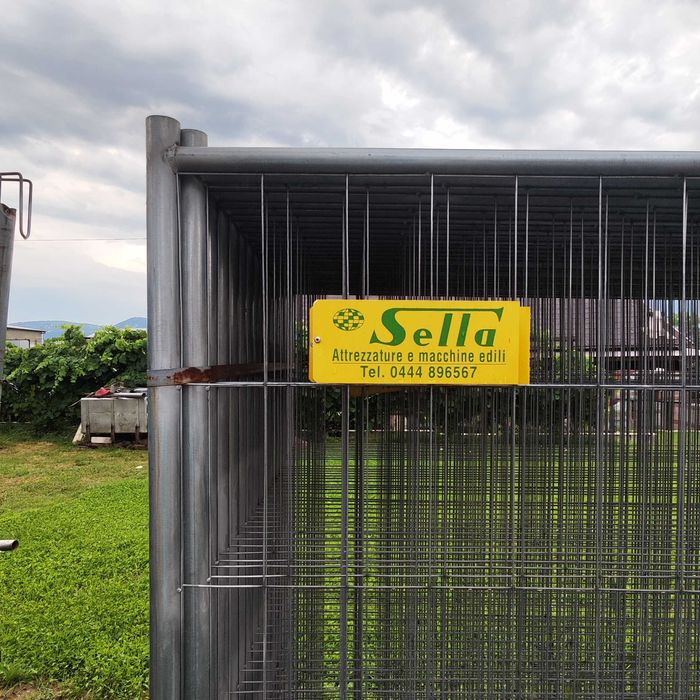 Panouri gard mobil șantier – 2m x 3,5m, cu bază din beton