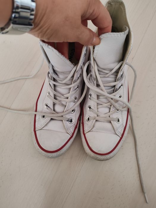 Оригинални бели кожени кецове Converse