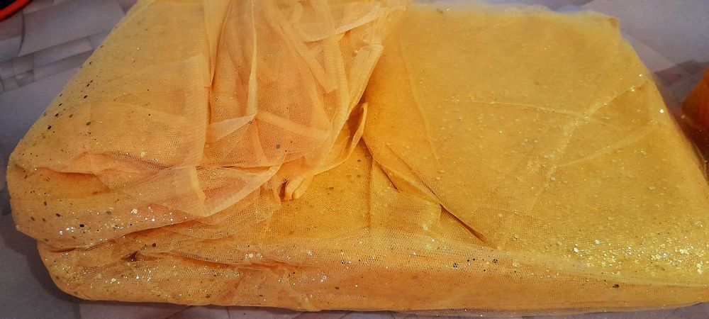 Продам ткани по 700тн за 1 метр.