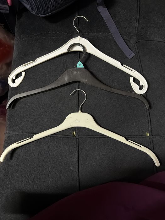 Продам вешалки много разных