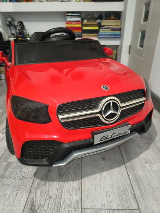 Masinuta electrica copii
Acumulator 12V 4Ah
Scaun din pie