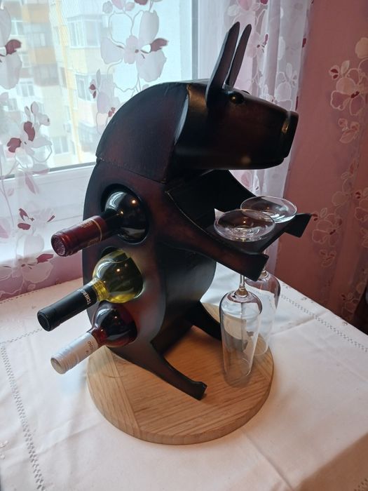 Оригинална дървена поставка за вино и чаши