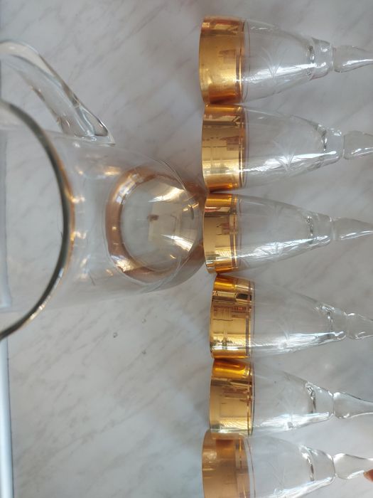 Антикварен сервиз за вино