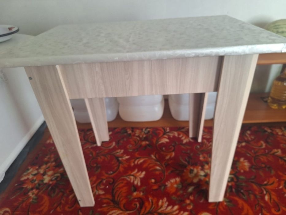 Продам столы  б.у