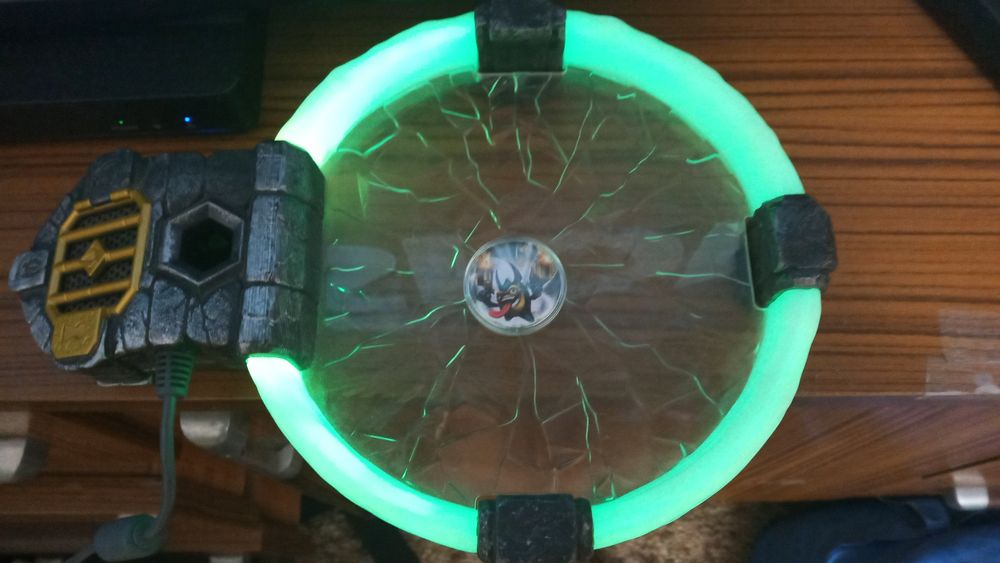 Skylanders чипове с герои, предмети и допълнителни нива
