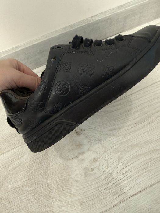 Сникърси guess 38 номер