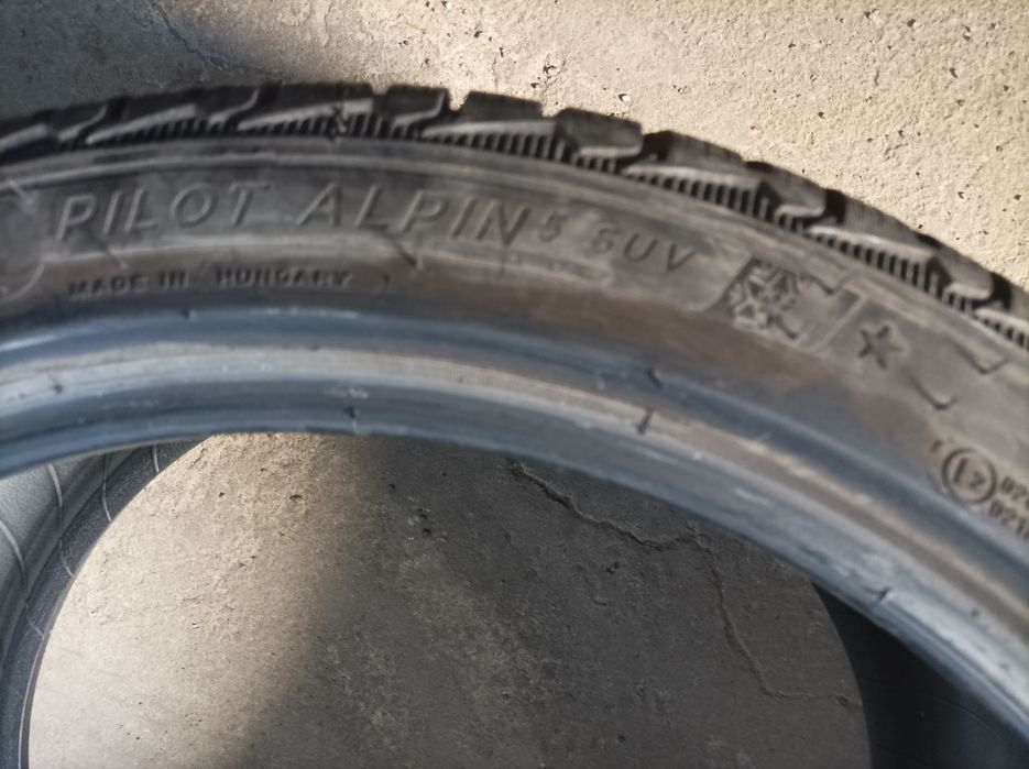 Продавам 4 зимни гуми 295/35/21 Michelin PA 5-480 евро.