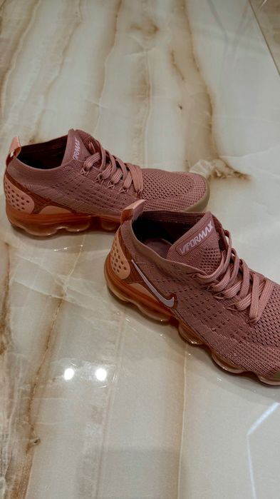 Nike дамски маратонки в розово