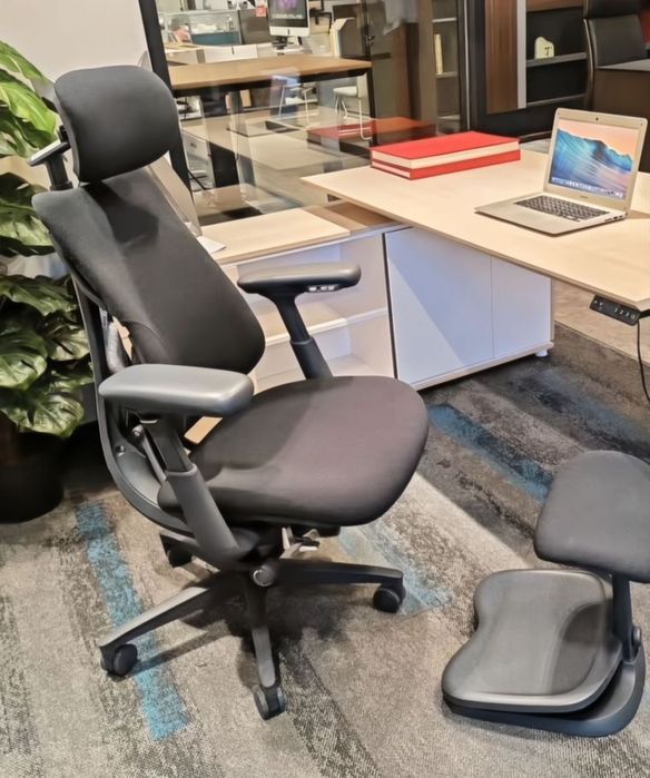 Стол Libernovo Omni се предлага за поръчка с гаранция