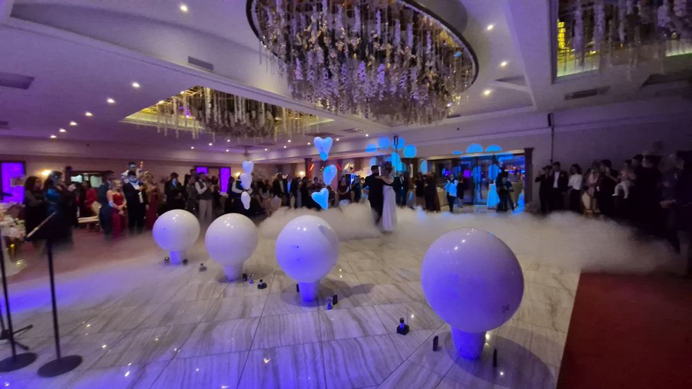 Baloane explozive pentru dansul mirilor
